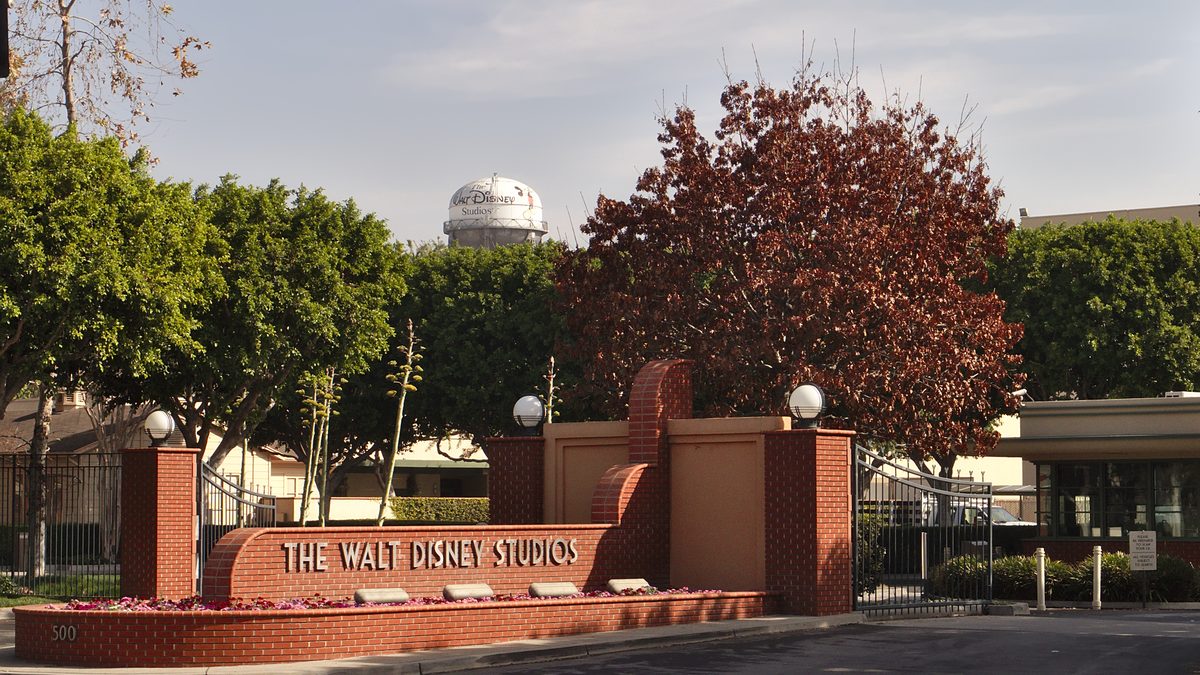 Portão de entrada dos Walt Disney Studios, em Burbank, na Califórnia