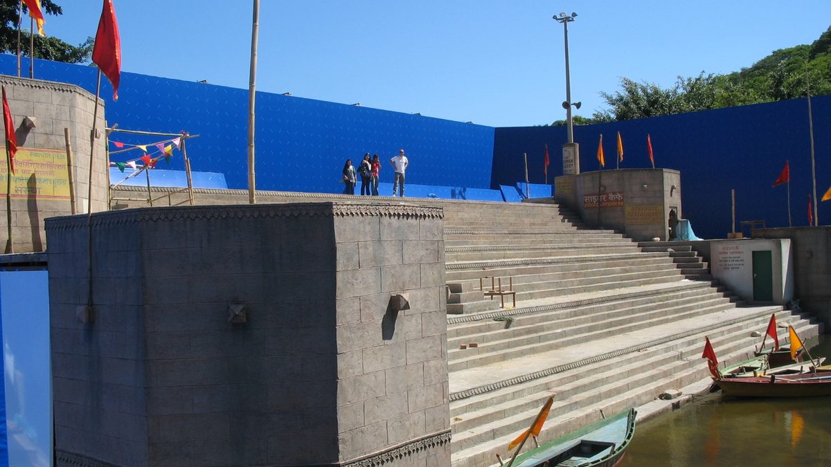 Reprodução do rio Ganges montada na cidade cenográfica dos Estúdios Globo, antigo Projac, no Rio de Janeiro
