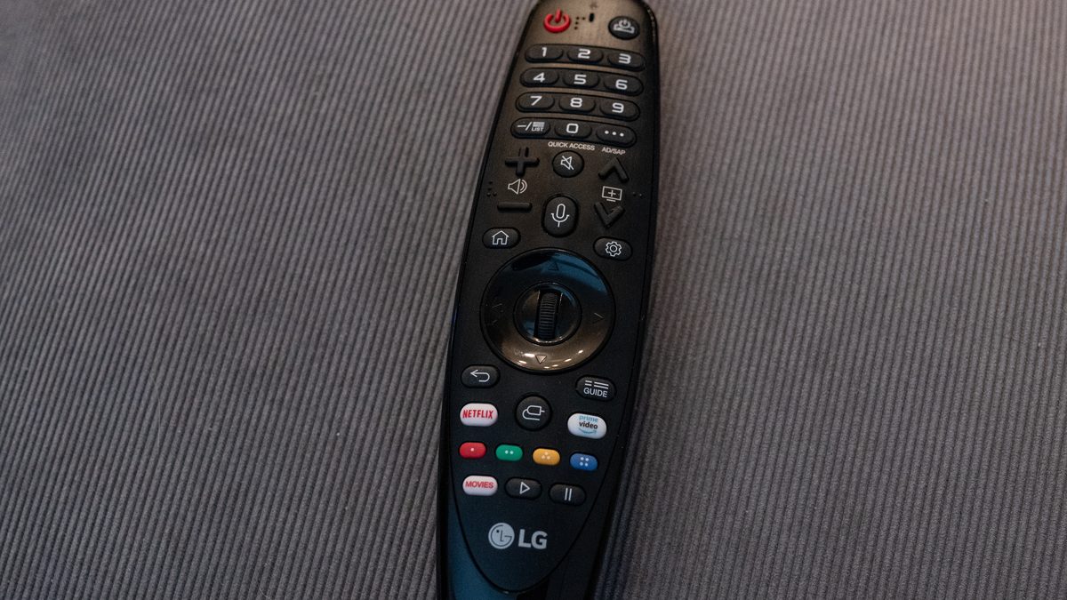 Controle remoto de televisão com botões próprios para Netflix e Prime Video