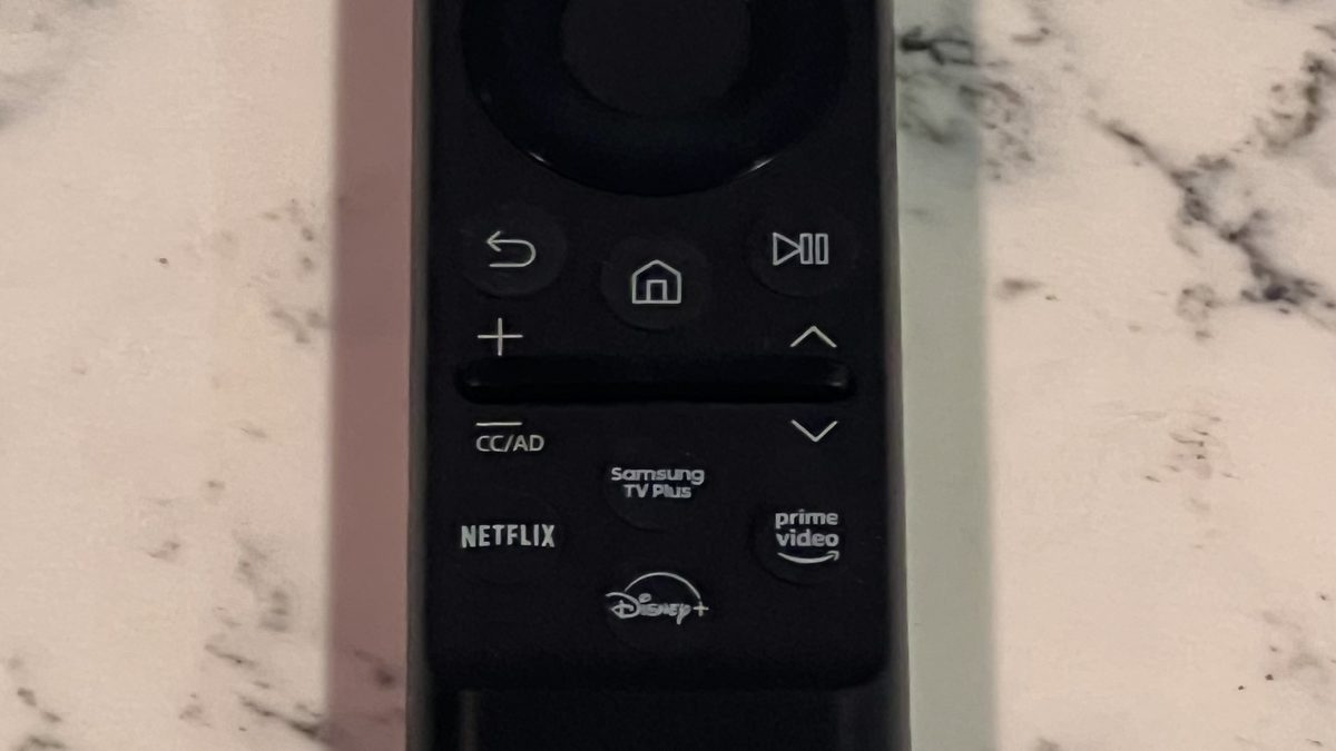 Controle remoto de TV Samsung com botão de acesso ao Samsung TV Plus